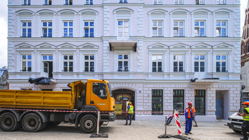 W centrum Łodzi powstanie miejski sad. Całkowicie odmieniona kamienica przy Sienkiewicza 56 [ZDJĘCIA] - Zdjęcie główne