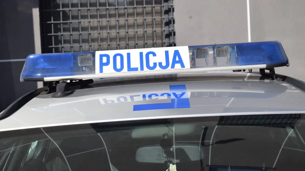 Groźny incydent w Łodzi. Podszedł do auta i sięgnął po siekierę