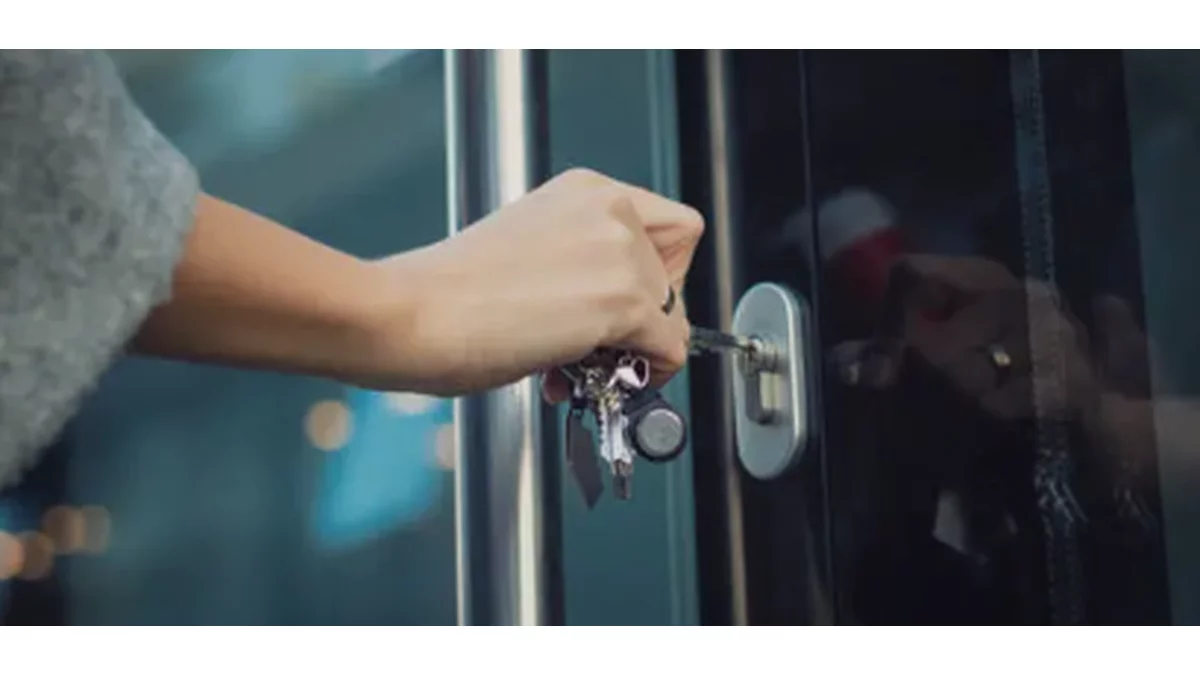 Włamywacze patrzą najpierw na jeden detal w drzwiach. Uważaj na niego