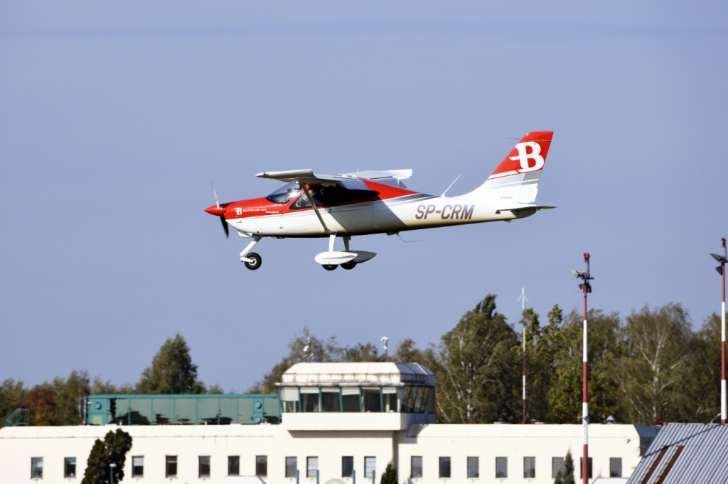 Nowa szkoła pilotów w Łodzi wygląda olśniewająco. Firma Bartolini Air przeniosła się do starego terminala łódzkiego lotniska (fot. mat. prasowe)