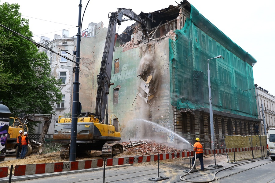 MPK Łódź. Rozpadający się budynek utrudnia życie łodzianom. Co dalej z kamienicą przy Kilińskiego 49 w Łodzi?  - Zdjęcie główne