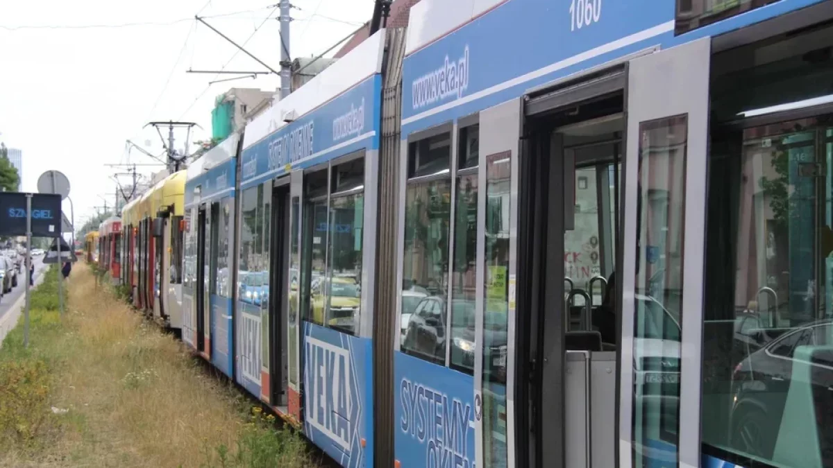 Ciężki poranek dla pasażerów MPK Łódź. Stanęło sześć linii tramwajowych - Zdjęcie główne