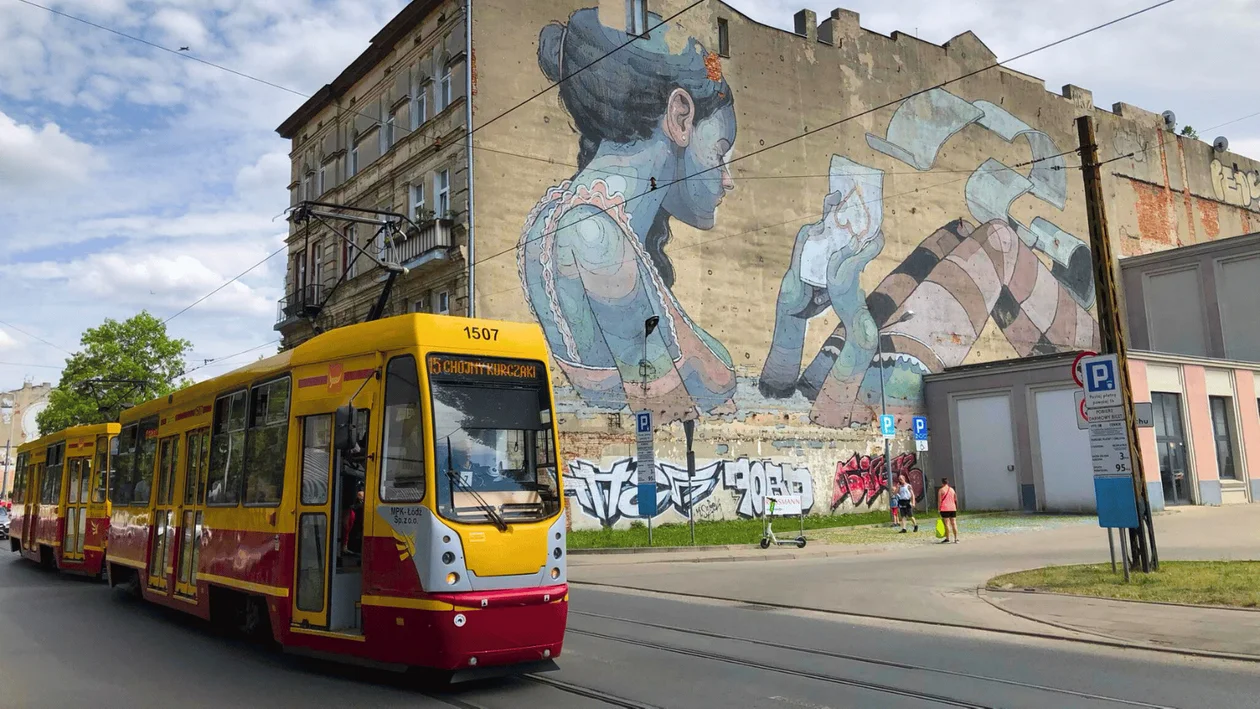 To najbardziej „muralowa” linia tramwajowa w Łodzi. Częśc murali zobaczysz także z tramwaju do Zgierza [ZDJĘCIA] - Zdjęcie główne