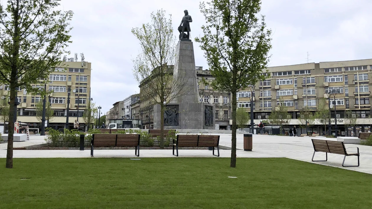 Łódzki plac Wolności zielenieje. Będzie można robić na nim coś, czego w mieście nie wolno [ZDJĘCIA] - Zdjęcie główne