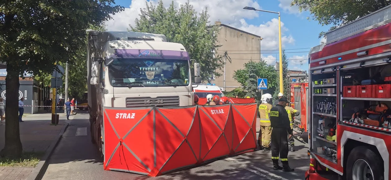 Śmiertelny wypadek w Aleksandrowie Łódzkim. Samochód ciężarowy potrącił kobietę na pasach - Zdjęcie główne