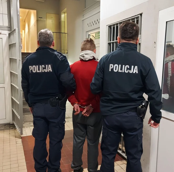 Zostawił kolegę z narkotykami w aucie i uciekał pieszo przed policją. Tego się nie spodziewał - Zdjęcie główne