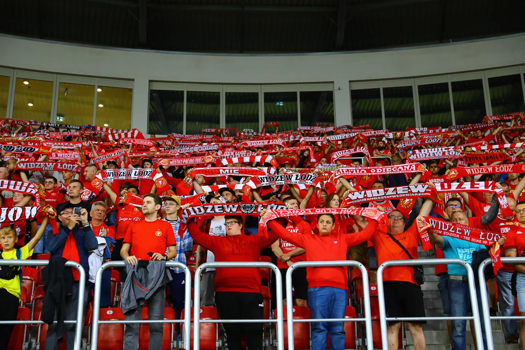 Ogromny doping kibiców na stadionie Widzewa Łódź. Tak wyglądały trybuny [zdjęcia] - Zdjęcie główne