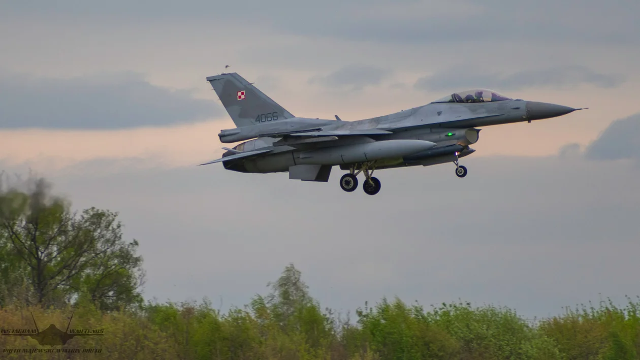 Nad całą Łodzią rozległ się ogromny huk. Mieszkańcy wypatrują myśliwców F-16 - Zdjęcie główne