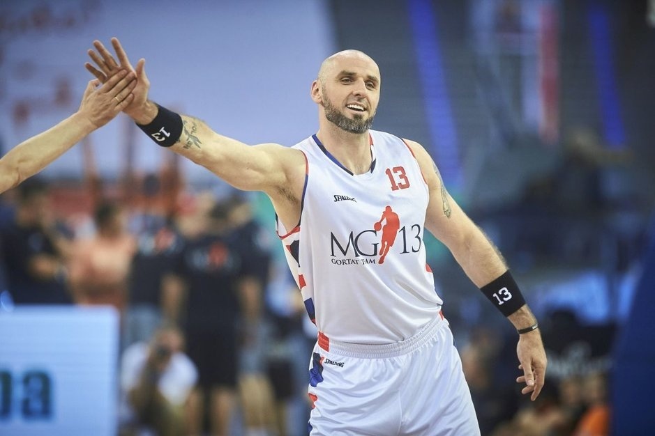 Łódzka kamienica, biała podkoszulka… Tak Marcin Gortat podpisał swój pierwszy kontrakt w NBA - Zdjęcie główne