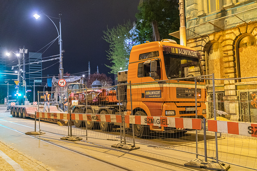 Przez sytuację z kamienicą na Kilińskiego 49 nie kursują tramwaje. Pasażerowie MPK się niecierpliwią