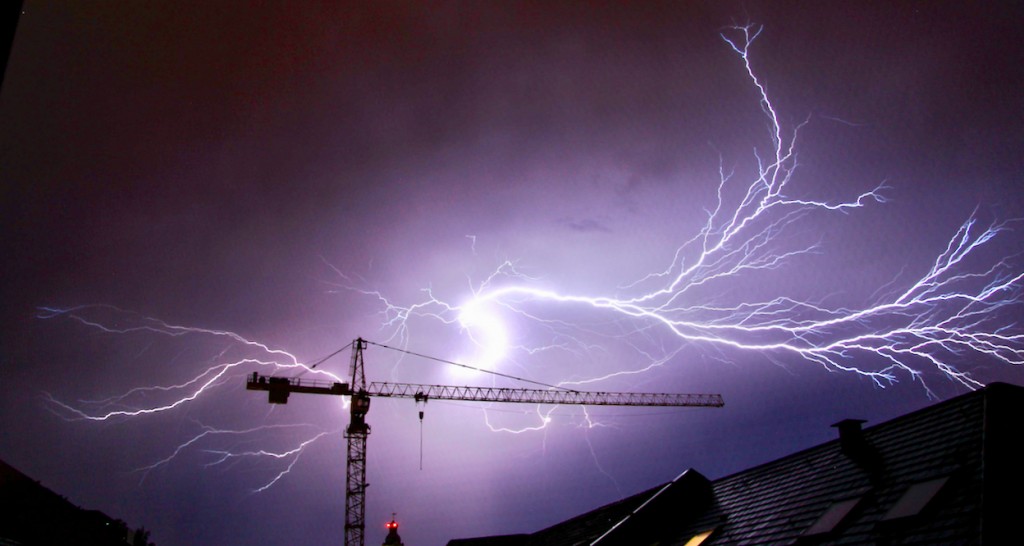 Dziś zagrzmi, będzie wiało i będzie padać [OSTRZEŻENIE METEO] - Zdjęcie główne