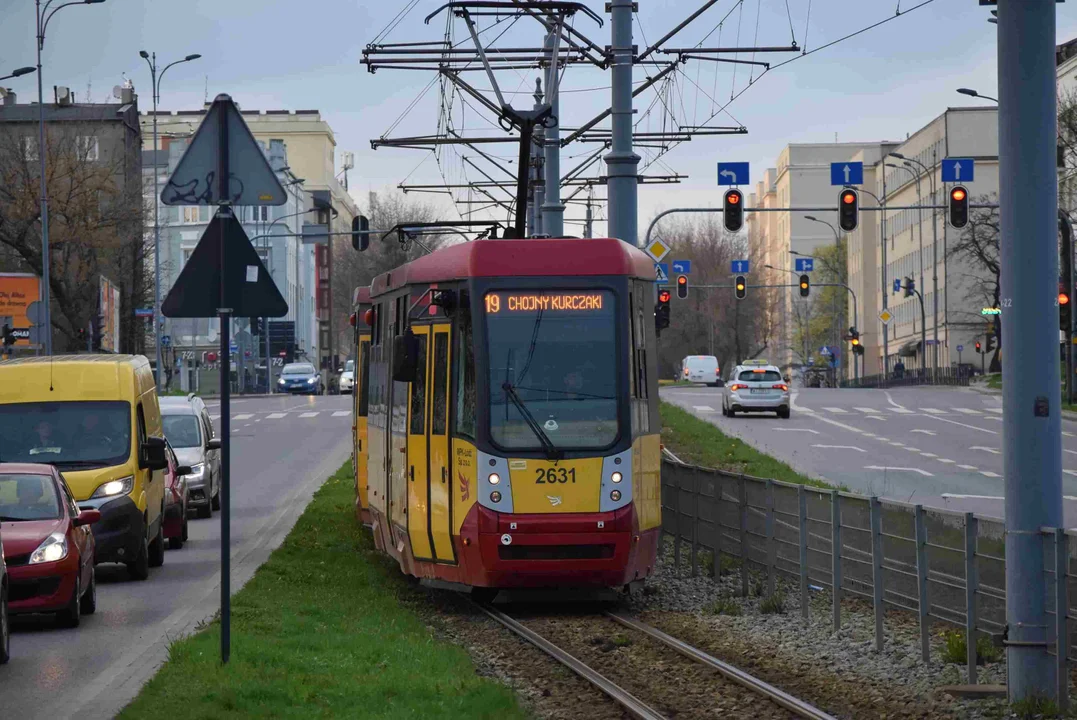 Trzy linie tramwajowe kierowane objazdem. Zatrzymała je przyczyna techniczna [UTRUDNIENIA] - Zdjęcie główne