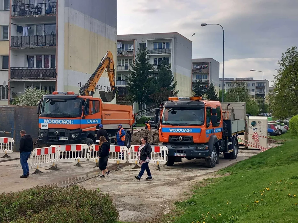 Awaria wodociągów w Łodzi. Woda zalała ulice - Zdjęcie główne