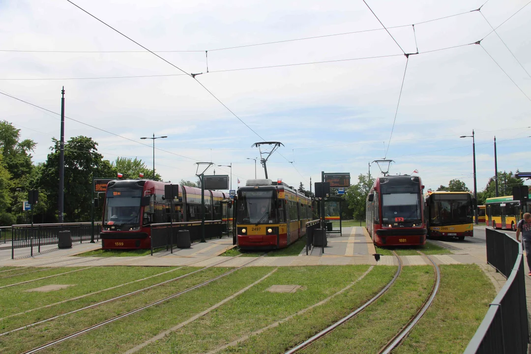 Krańcówka Retkinia – jak do niej dojedziemy? Które linie na niej spotkamy? - Zdjęcie główne