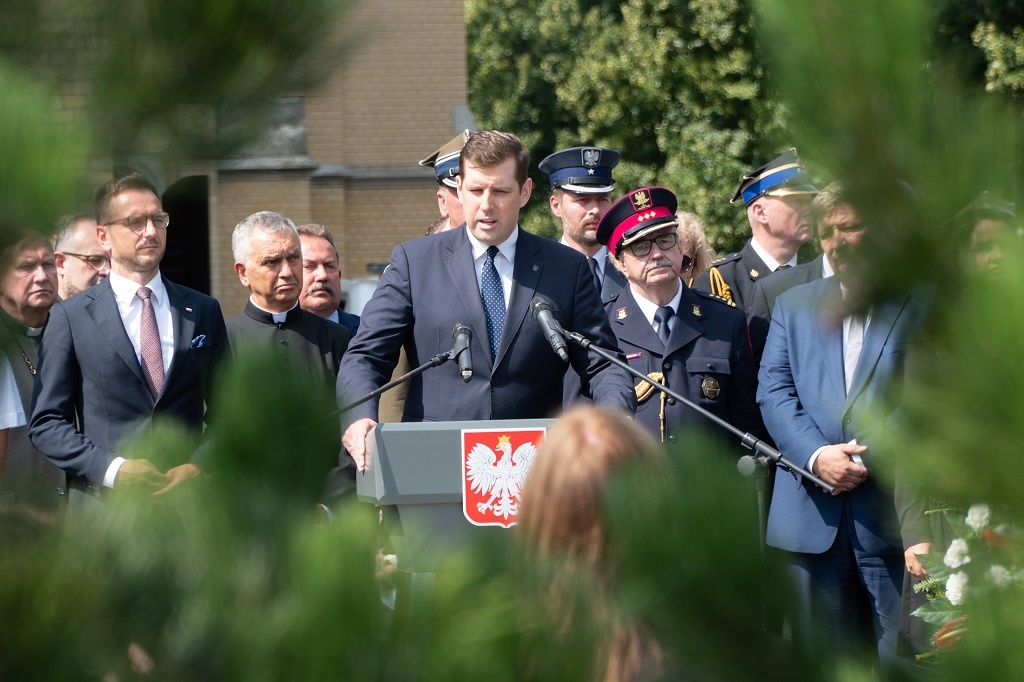 Wojewódzkie obchody święta Wojska Polskiego. Salwa honorowa przy Grobie Nieznanego Żołnierza [zdjęcia] - Zdjęcie główne