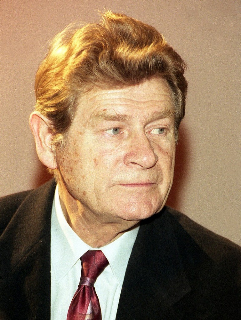 Na zdjęciu Stanisław Mikulski, czyli gwiazda kultowego serialu Stawka większa niż życie (fot. Wikipedia) |wiadomości łódzkie | Łódź | TuŁódź
