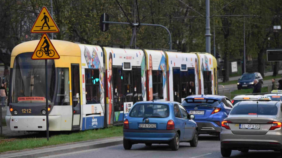 „Tramwaj ratunkiem dla zakorkowanych miast”? Poznaj argumenty, które przedstawia profesor Uniwersytetu Łódzkiego - Zdjęcie główne