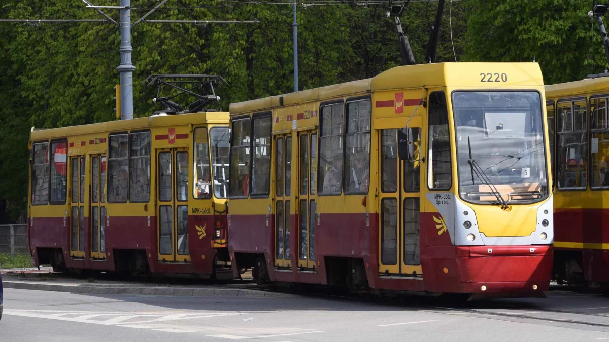 Wstrzymanie ruchu tramwajowego w centrum Łodzi. Konieczna była interwencja pogotowia ratunkowego - Zdjęcie główne