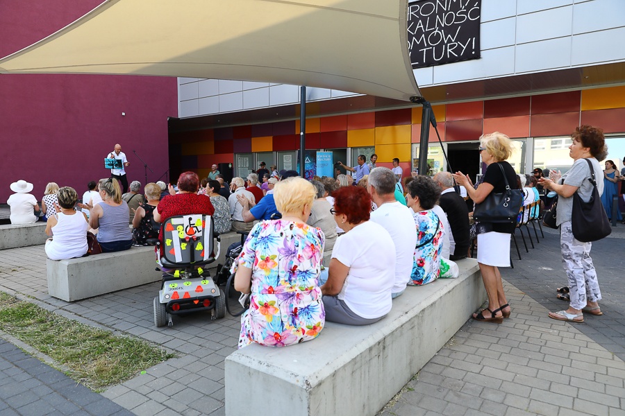 Syn Krzysztofa Krawczyka zaśpiewał dla łodzian. Dał koncert w Domu Kultury 502 w Łodzi (fot. Michał Pietrzak - TuŁódź.pl)