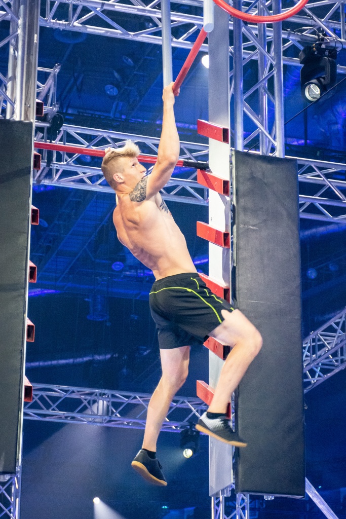 Krystian Drzewiecki z Łodzi awansował do finału trzeciej edycji Ninja Warrior Polska! (fot. Maciej Piórko)