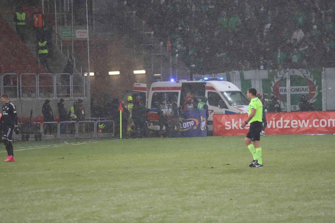 Kibic dostał ataku serca podczas meczu Widzewa! Dramatyczna interwencja na stadionie łódzkiej drużyny! - Zdjęcie główne