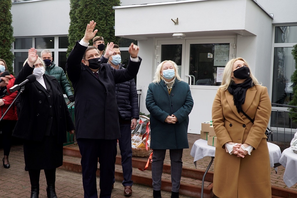 Marszałek Województwa zainaugurował akcję „Podzielmy się miłością”. Obdarowanych będzie 2,5 tys. osób [WIDEO] - Zdjęcie główne