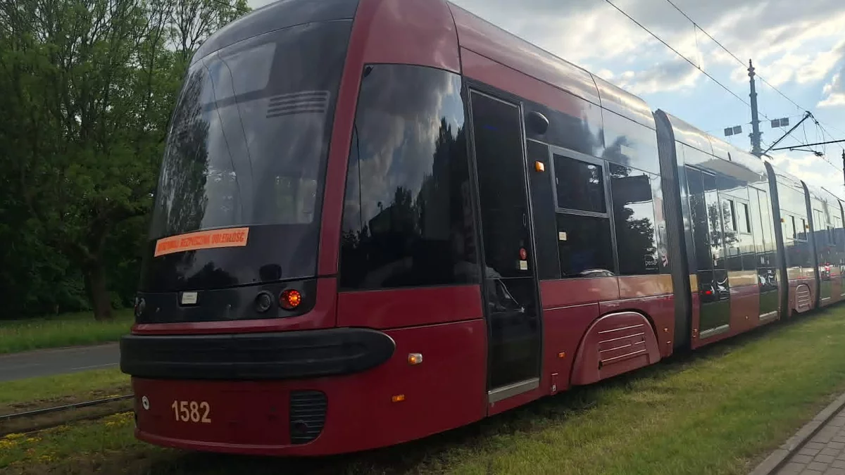 Zatrzymania tramwajów w kilku miejscach w Łodzi. Duże utrudnienia dla pasażerów!