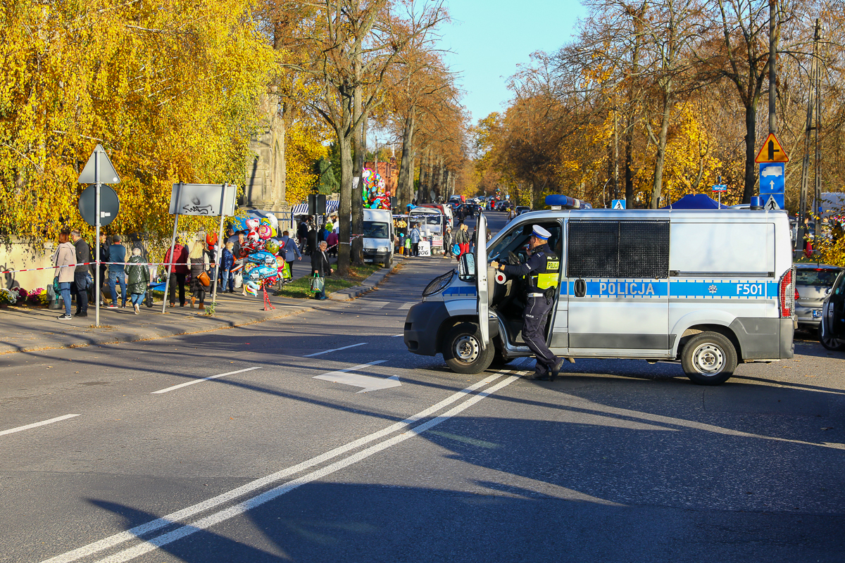 Funkcjonariusze drogówki prowadzą akcję "Znicz"