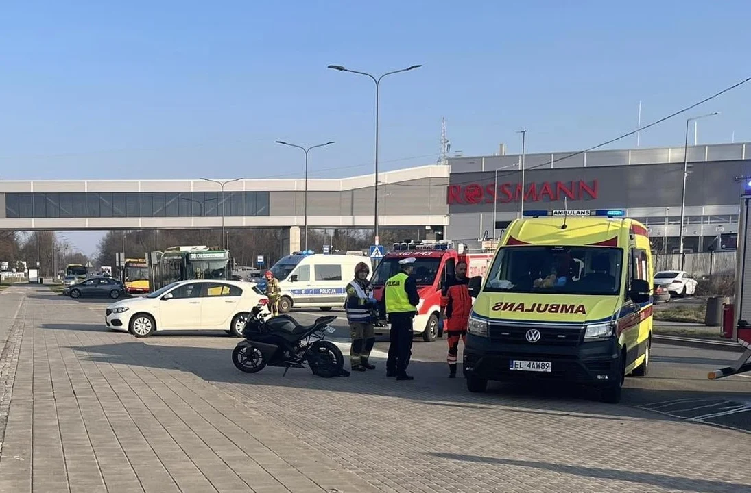 Wypadek z udziałem motocyklisty. Zatrzymanie ruchu w obu kierunkach - Zdjęcie główne