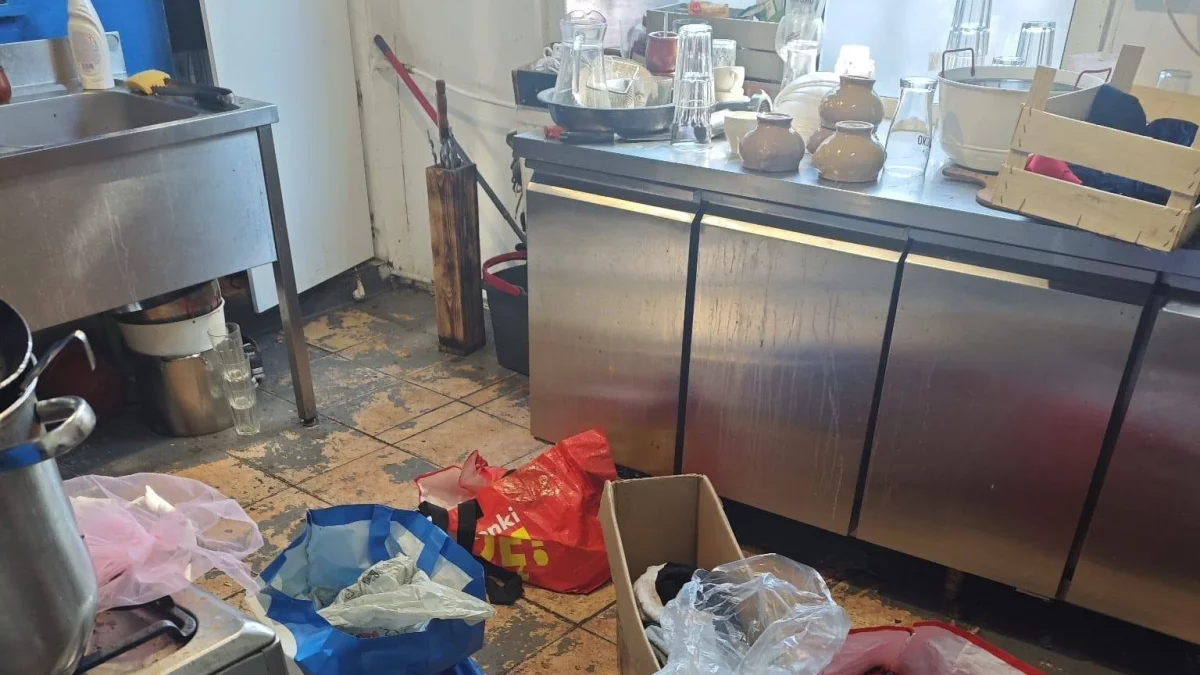 Koszmar w lokalu po "Świńskich Sprawkach", w których była Magda Gessler. Bałagan, brudne naczynia i zepsute jedzenie [FOTO]