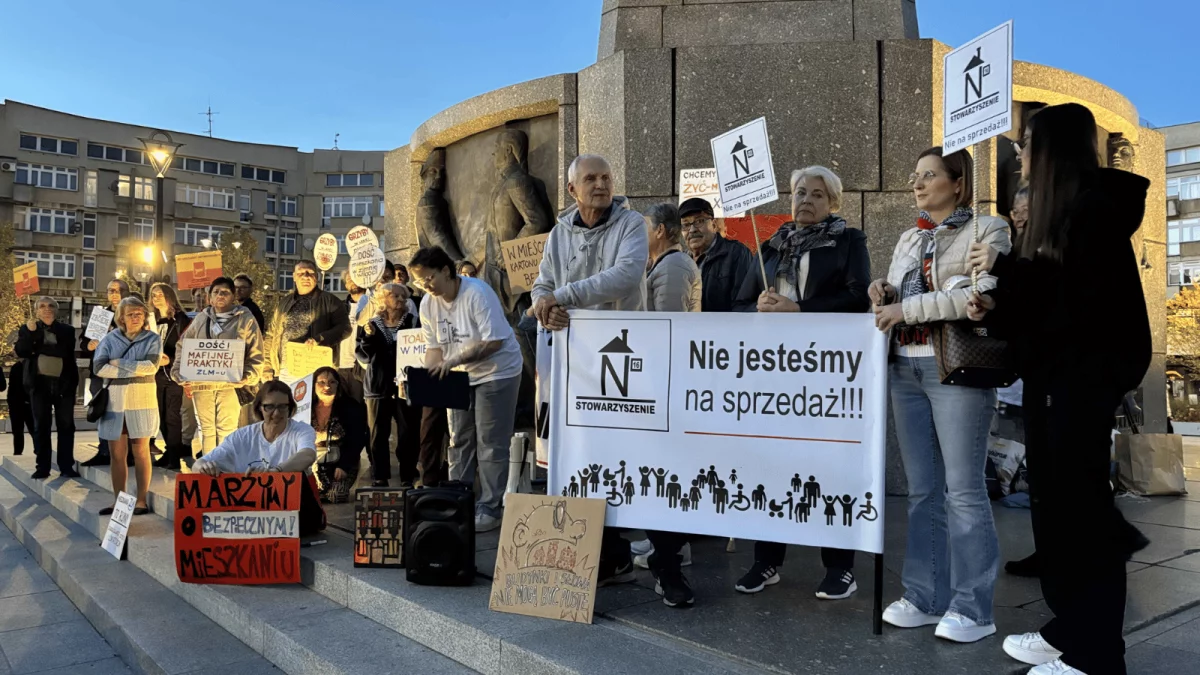 Manifestacja Łódzkiego Stowarzyszenia Lokatorów na placu Wolności. Z jakimi hasłami przyszli? [ZDJĘCIA] - Zdjęcie główne