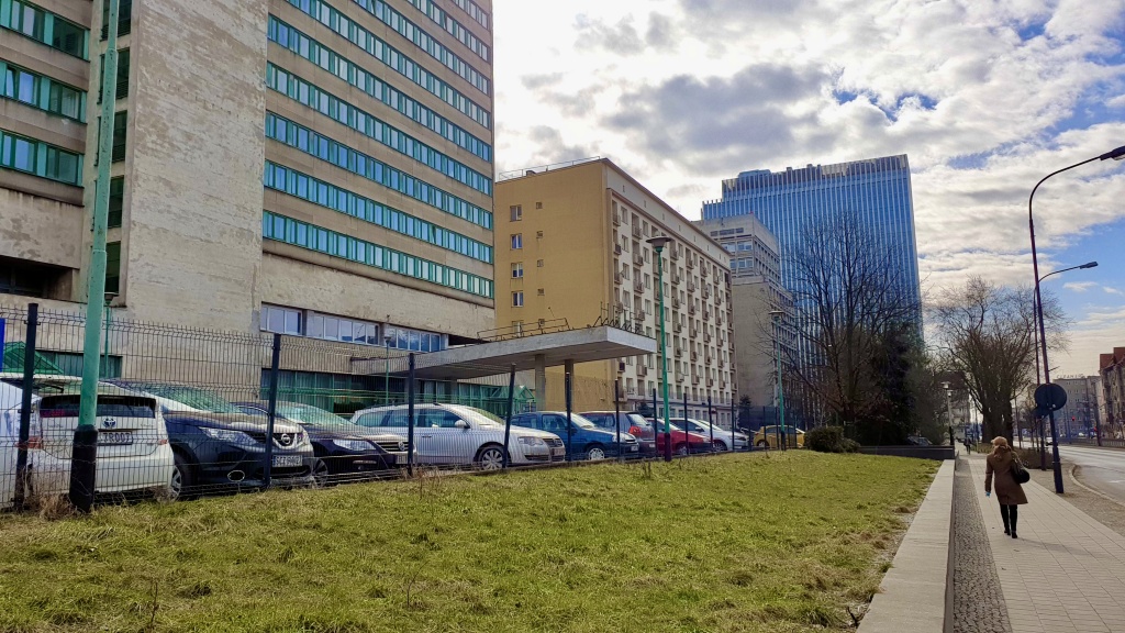 Neon ze słowem „hotel” zdjęty z łódzkiego Światowita. To już kres hotelowej historii tego obiektu (fot. Bartosz Jankowski - TuŁódź.pl)