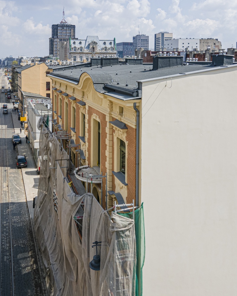 Elewacja zabytkowego budynku przy ul. Zielonej 6 w Łodzi została częściowo odnowiona (fot. UMŁ) |wiadomości łódzkie | Łódź | TuŁódź