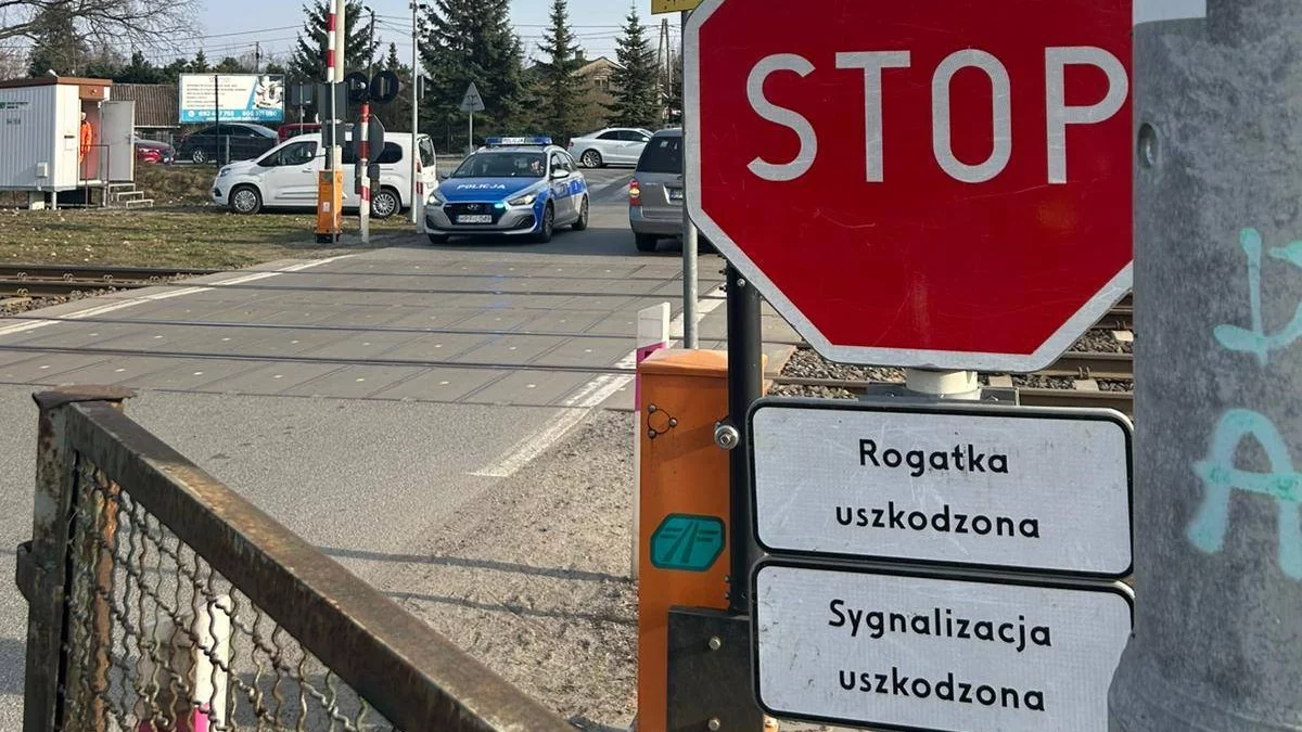 Awaria przejazdu kolejowego pod Łodzią. Tędy nie przejedziecie!