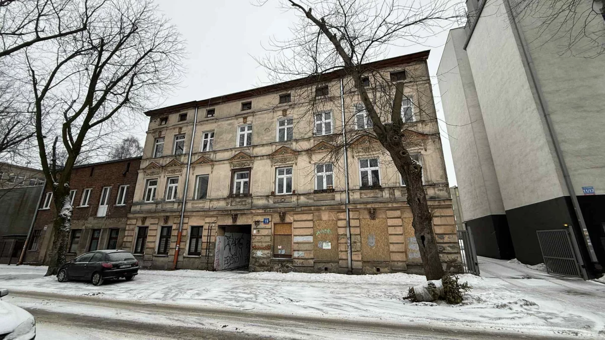Lokatorzy z Malinowej w Łodzi zmarli z zimna. Śledztwa nie będzie