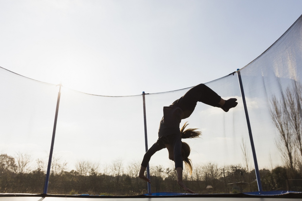 Zastanawiałeś się, czym różnią się od siebie trampoliny? Odpowiadamy! - Zdjęcie główne