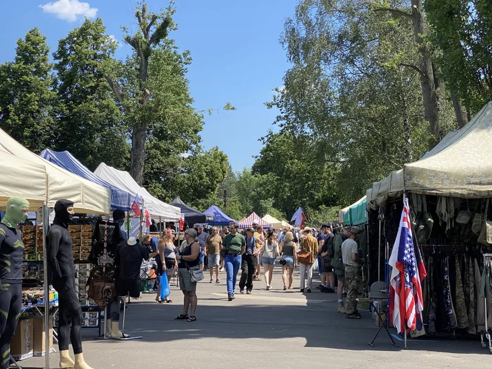 Łódzki Moto Weteran Bazar.  Letnia edycja przyciągnęła tłumy fanów motoryzacji [zdjęcia]  - Zdjęcie główne