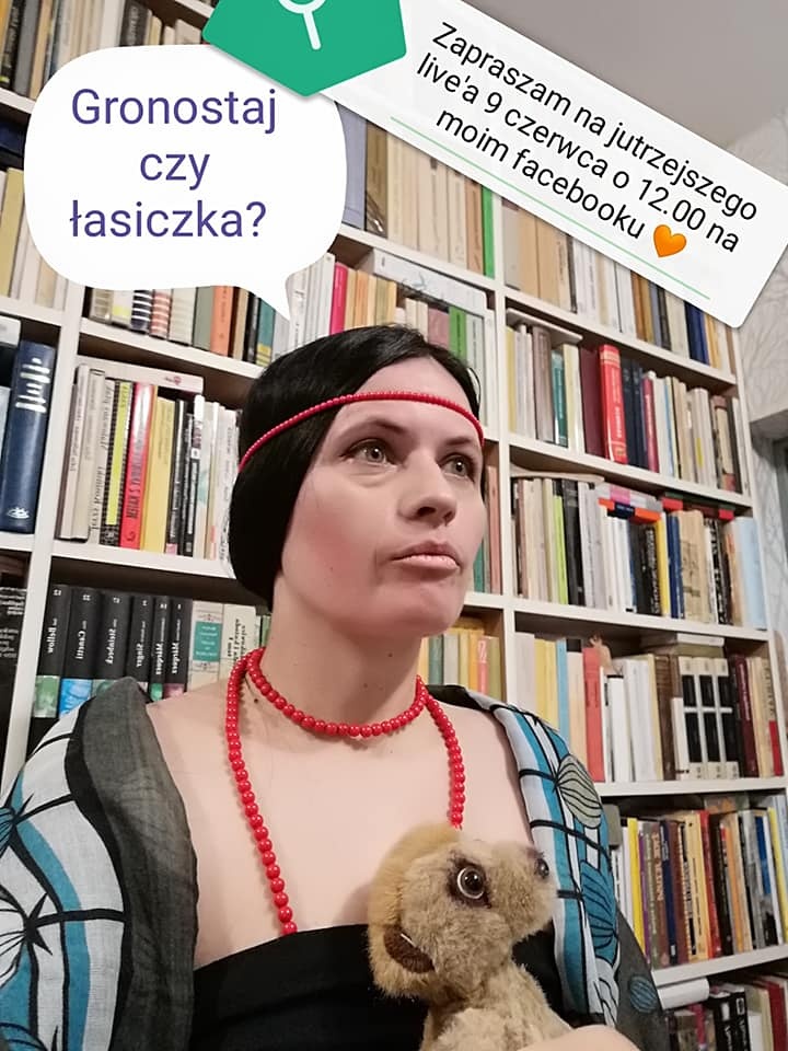 W trakcie lekcji Profesor Dżoana wciela się w kolejne bohaterki i bohaterów lektur i inne postaci znane ze światowej literatury (fot. Joanna Antoniów-Banach) |wiadomości łódzkie | Łódź | TuŁódź