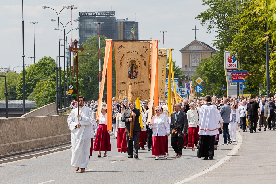 Boże Ciało w Łodzi. Procesja pod przewodnictwem abp łódzkiego, Grzegorza Rysia przeszła ulicami miasta (fot. Michał Pietrzak - redakcja TuŁódź) |wiadomości łódzkie | Łódź | TuŁódź