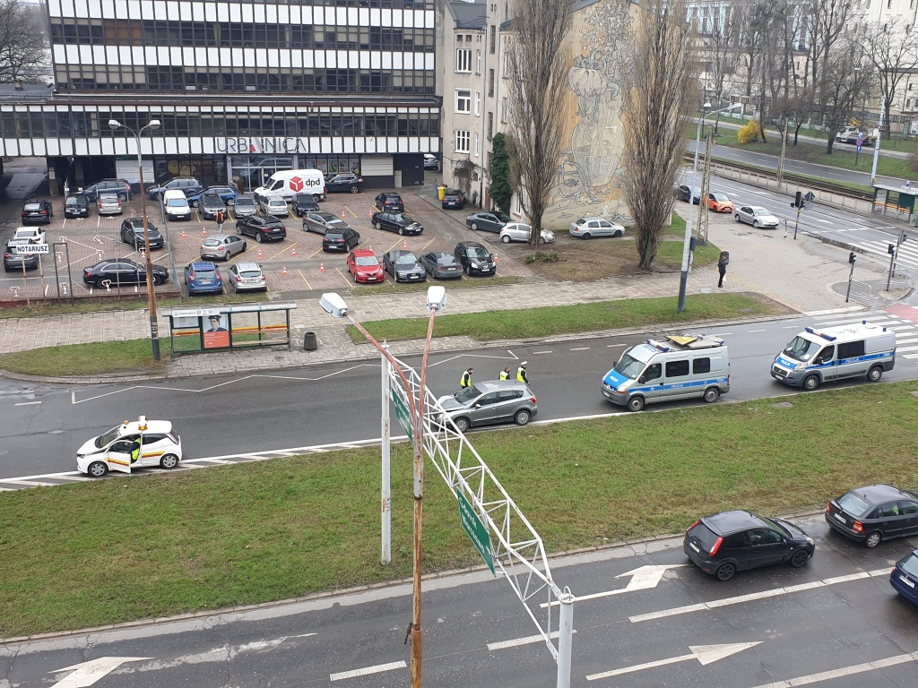 Wypadek w Łodzi na skrzyżowaniu Wróblewskiego z Politechniki (fot. dzięki uprzejmości czytelnika)