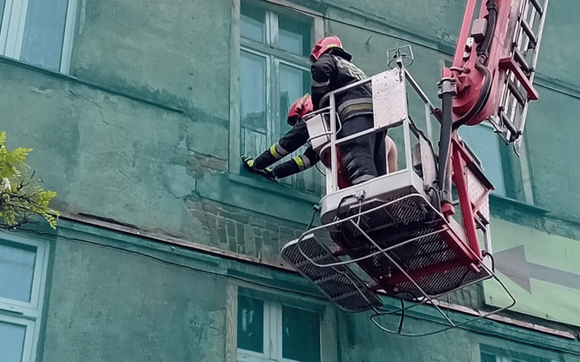 Na Górnej konieczna była akcja służb. Strażacy musieli użyć specjalistycznej drabiny [ZDJĘCIA] - Zdjęcie główne