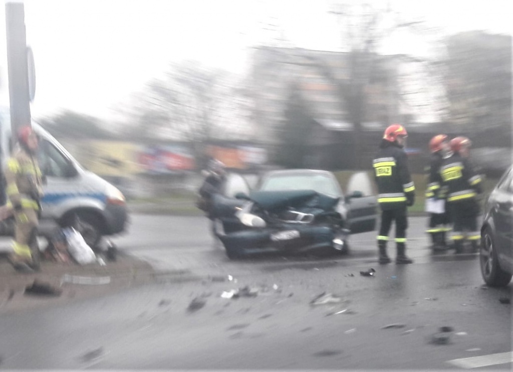 Ucieczka z miejsca zdarzenia na al. Włókniarzy. Utrudnienia w ruchu [NOWE FAKTY + ZDJĘCIA] - Zdjęcie główne