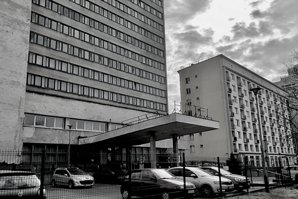 Tragedia w centrum Łodzi. Młody mężczyzna wypadł z okna byłego hotelu Światowit! - Zdjęcie główne