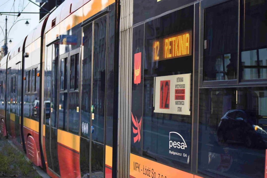 Zatrzymanie tramwajów w centrum Łodzi. Ogłoszono 20 minut przerwy w kursowaniu - Zdjęcie główne