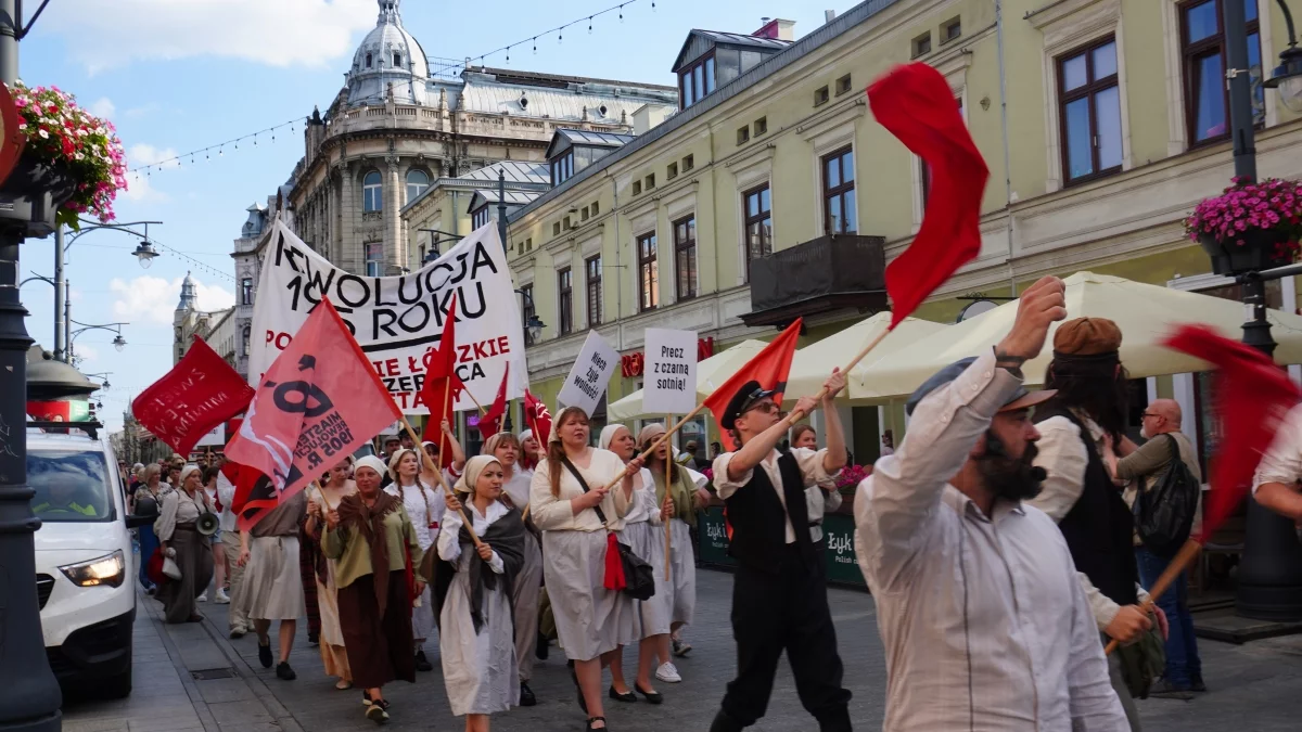 Na ulicach Łodzi stanęły barykady. Ruszył rewolucyjny zryw [FOTO]