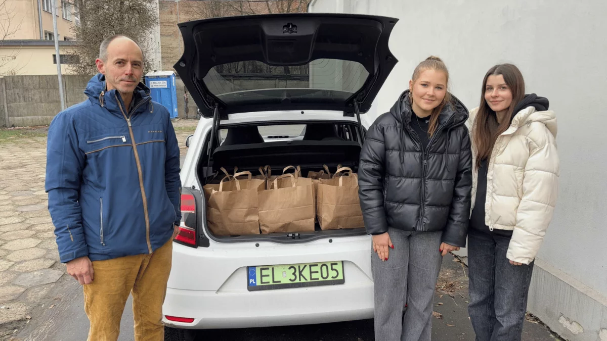 Ostatnie godziny dostarczania świątecznych paczek tym, którzy nie dotrą na Miejską Wigilię [ZDJĘCIA] - Zdjęcie główne