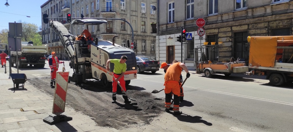 Drogi Łódź. Wielkie łatanie dziur po zimie na łódzkich drogach [zdjęcia] - Zdjęcie główne