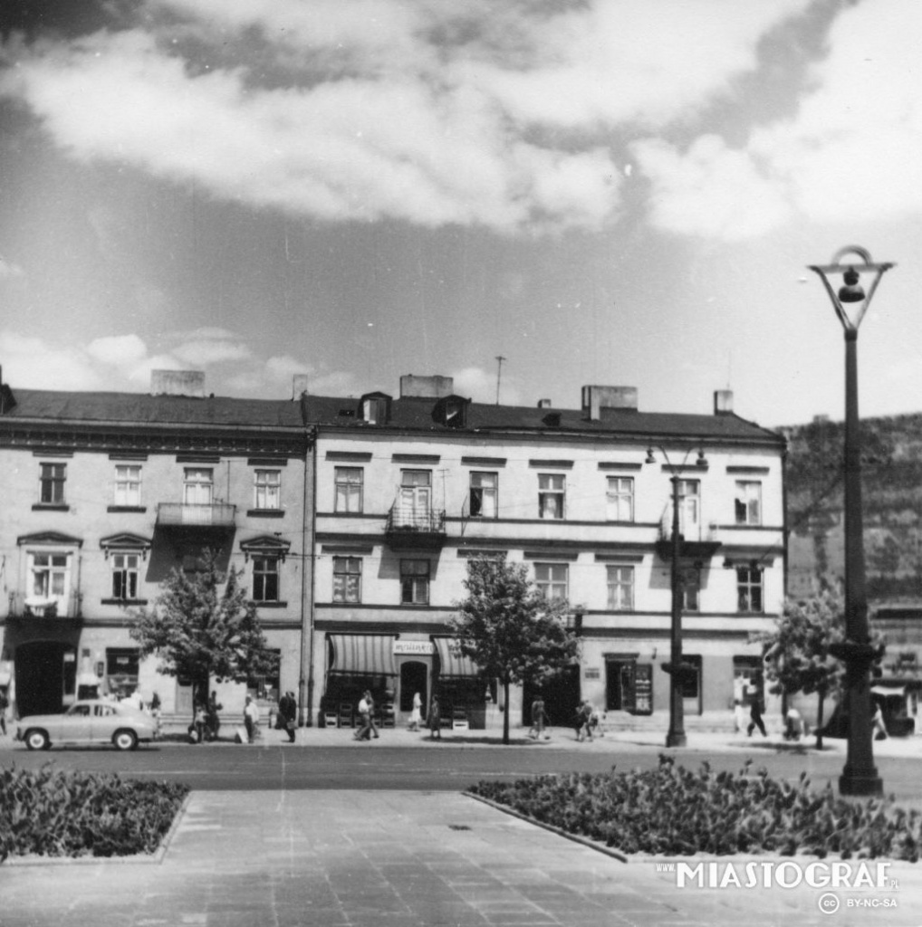 Widok nieistniejących kamieniczek przy pl. Wolności 10 i1 11, rok 1960 (fot. Wacław Kamiński | Miastograf) |wiadomości łódzkie | Łódź | TuŁódź