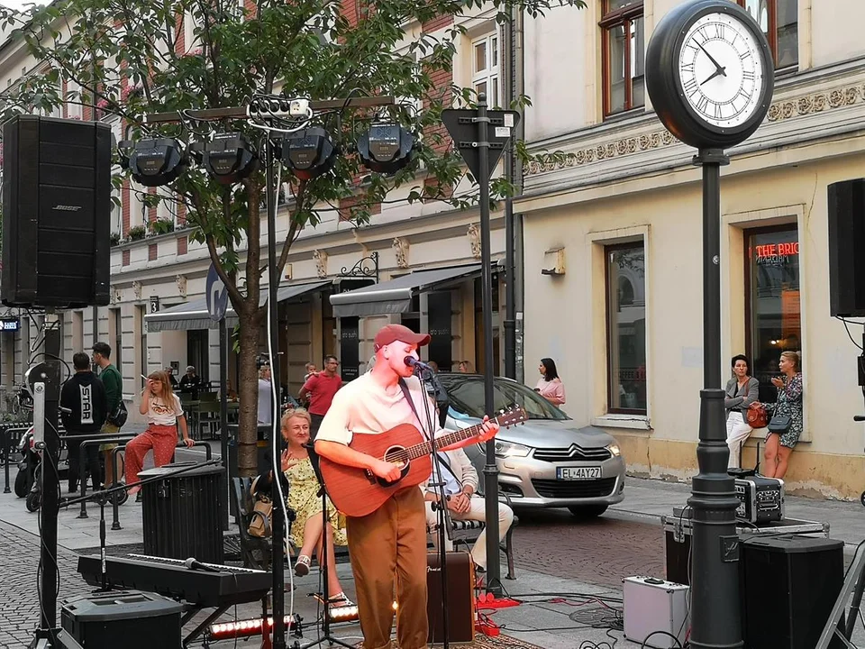 Songwriter Łódź Festiwal. Romantyczne dźwięki od Maksa Łapińskiego porwały łodzian [galeria]  - Zdjęcie główne