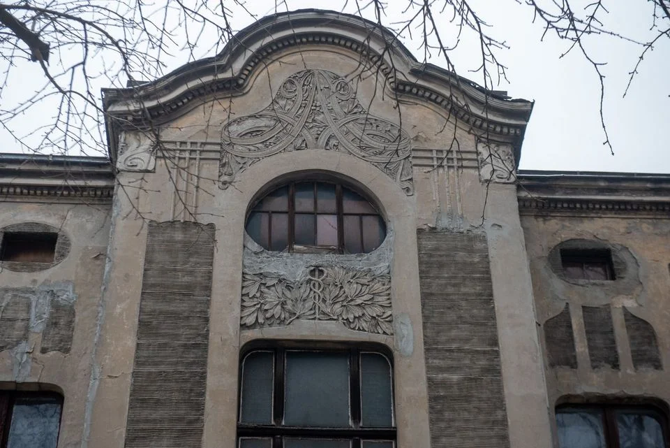 We wnętrzach secesyjnej kamienicy przy ul. Zachodniej po remoncie powstanie biblioteka
